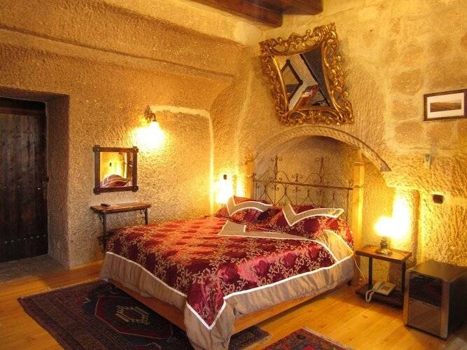 Traveller's Cave Hotel