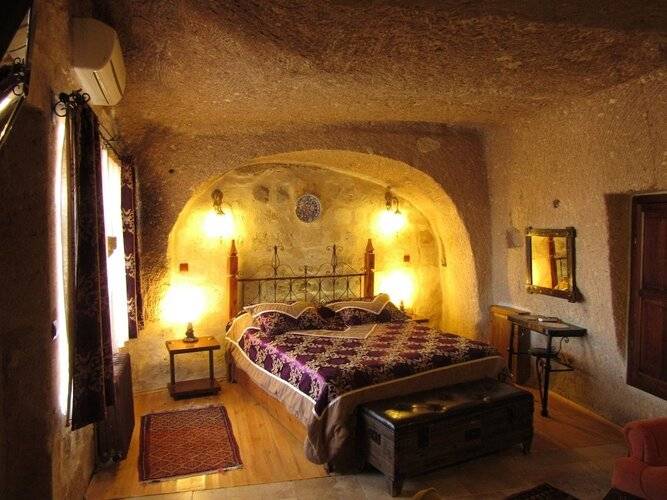 Traveller's Cave Hotel