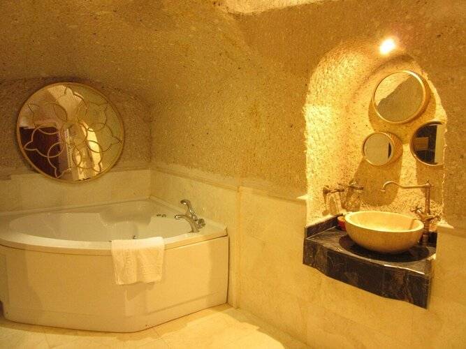 Traveller's Cave Hotel