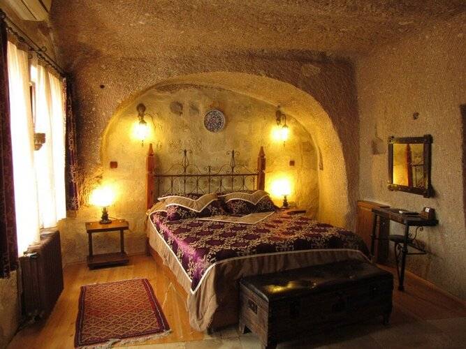 Traveller's Cave Hotel