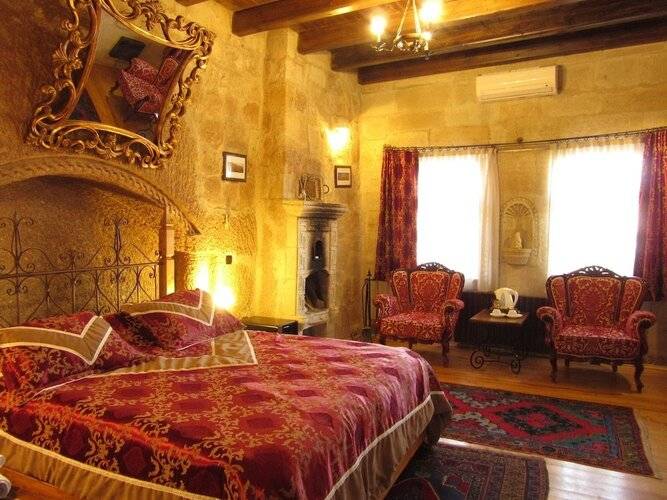 Traveller's Cave Hotel