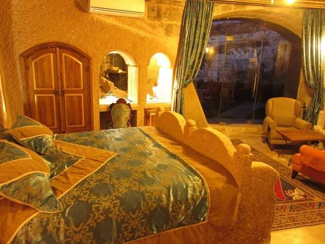 Traveller's Cave Hotel