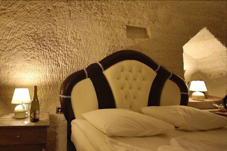Kayatas Hotel
