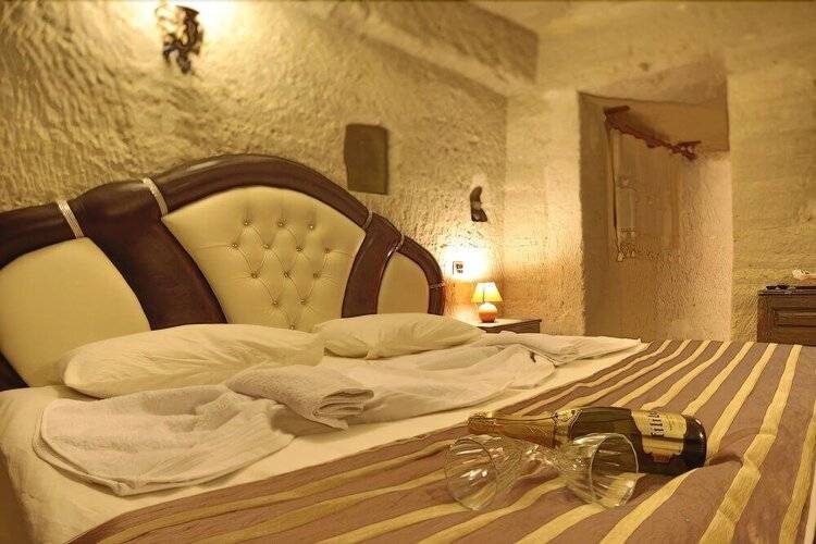 Kayatas Hotel