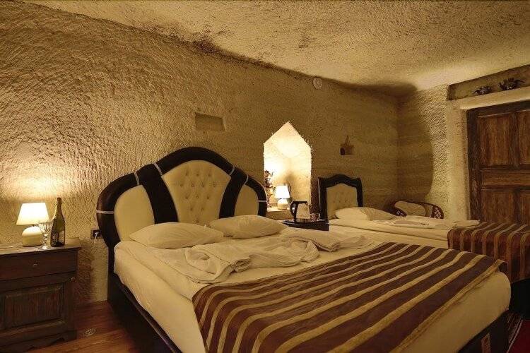 Kayatas Hotel