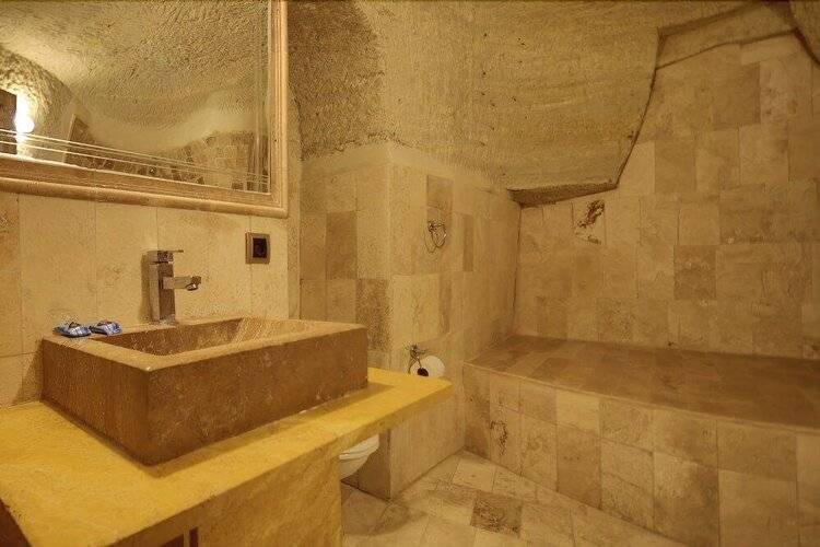 Kayatas Hotel
