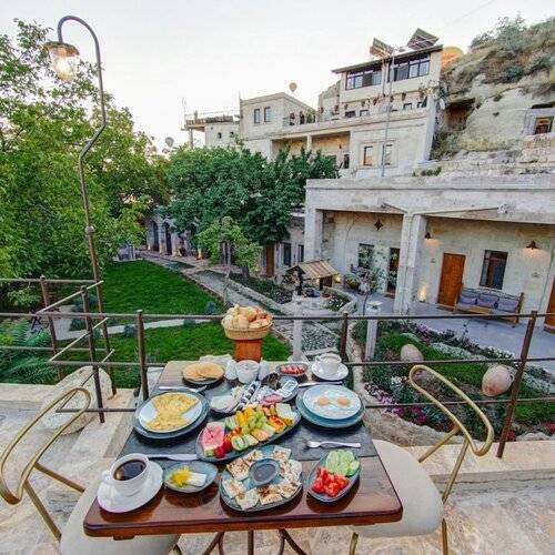 Sarnich Cave Suites
