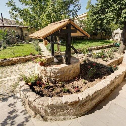 Sarnich Cave Suites