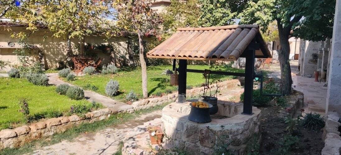Sarnich Cave Suites