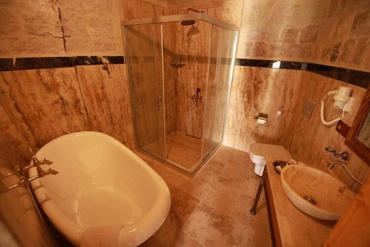 Sarnich Cave Suites
