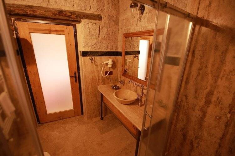 Sarnich Cave Suites