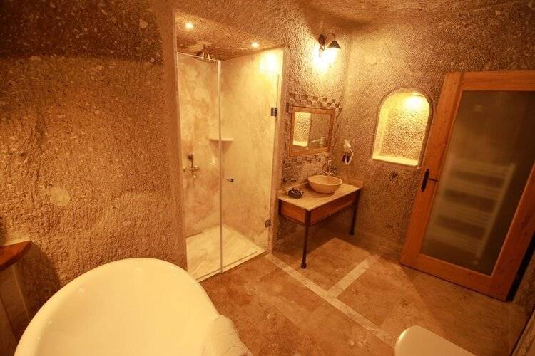 Sarnich Cave Suites