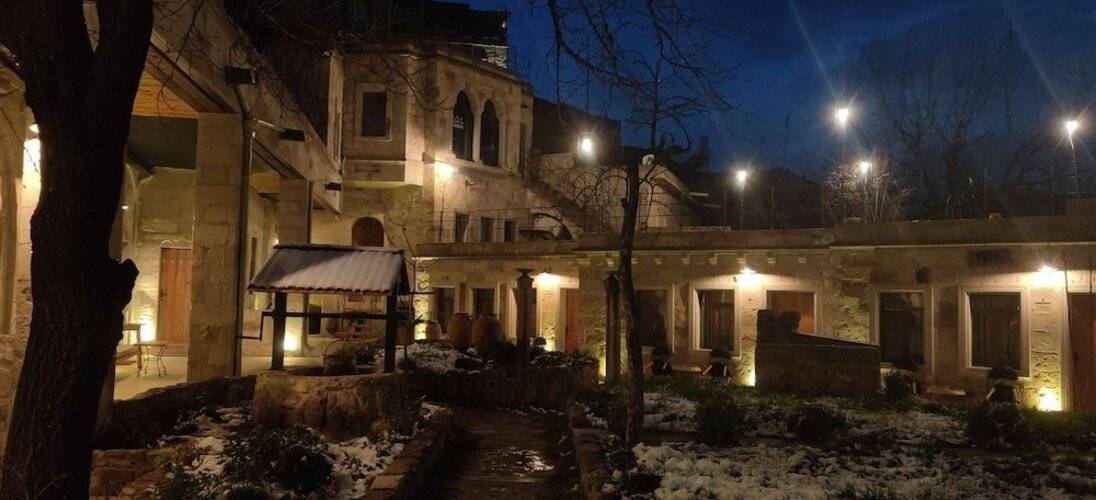 Sarnich Cave Suites