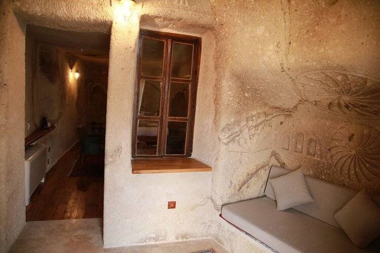 Sarnich Cave Suites