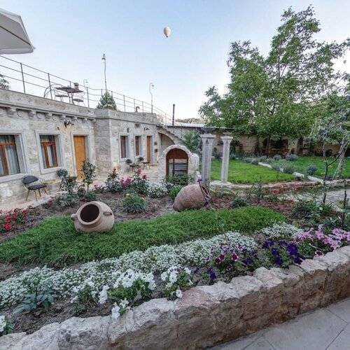 Sarnich Cave Suites