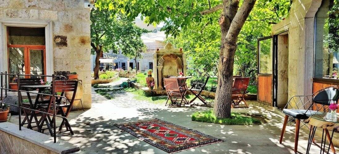 Sarnich Cave Suites
