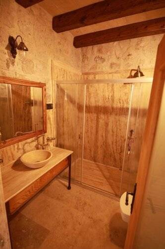 Sarnich Cave Suites