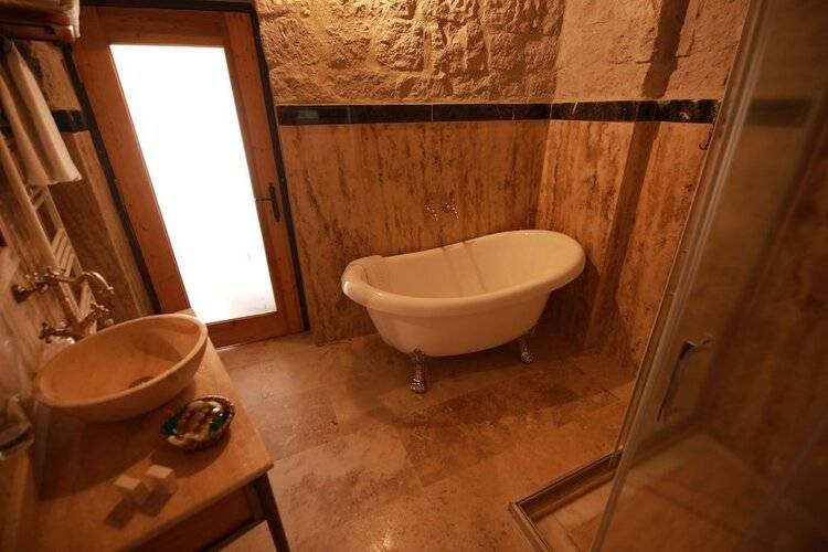 Sarnich Cave Suites
