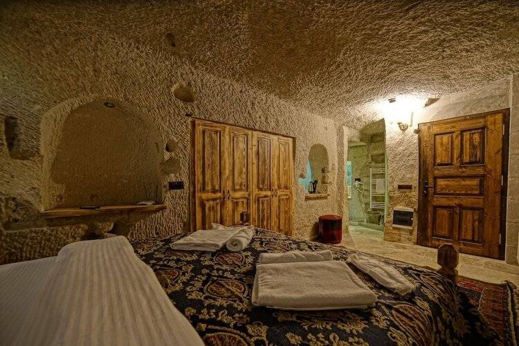 Zeus Cave Suites