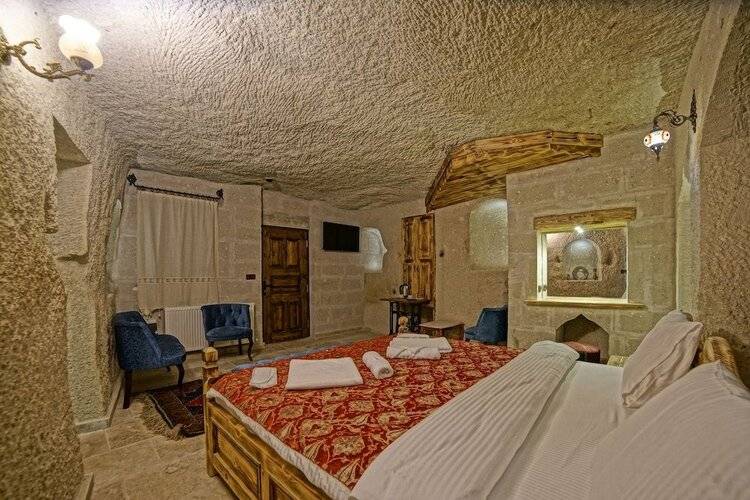 Zeus Cave Suites