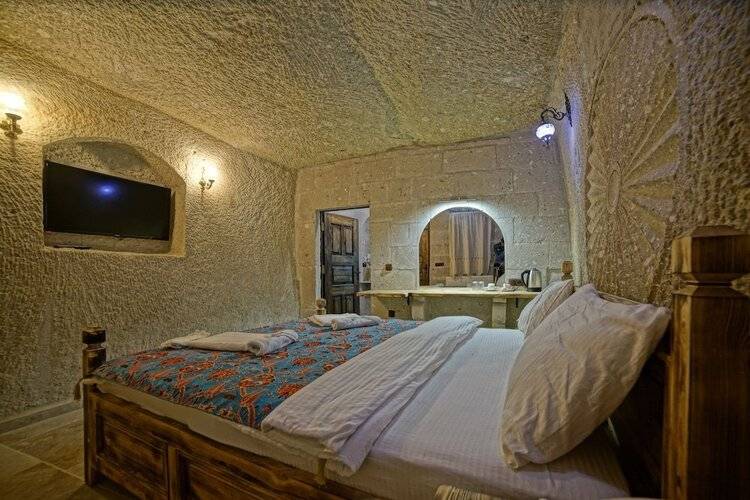 Zeus Cave Suites