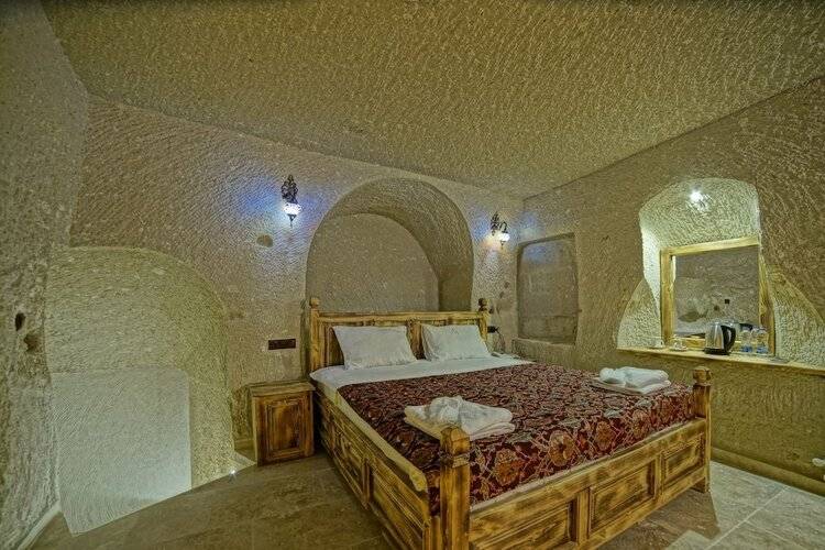 Zeus Cave Suites