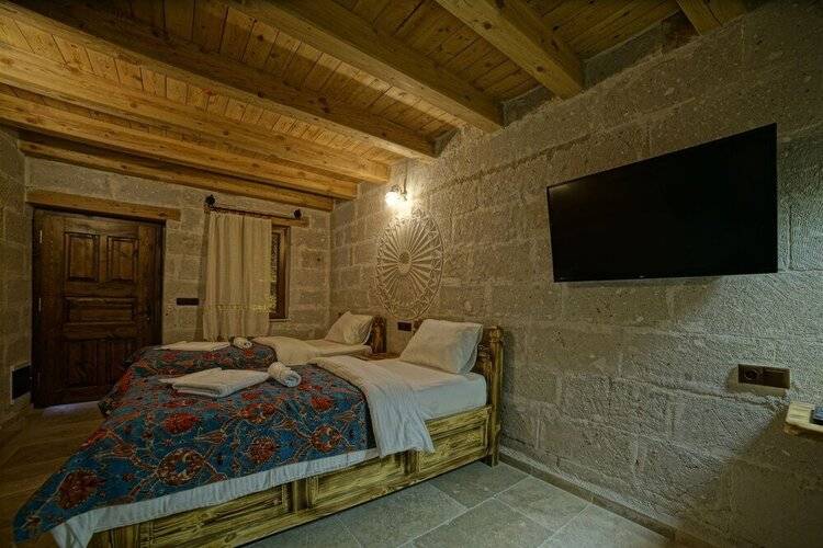 Zeus Cave Suites