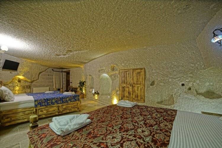 Zeus Cave Suites