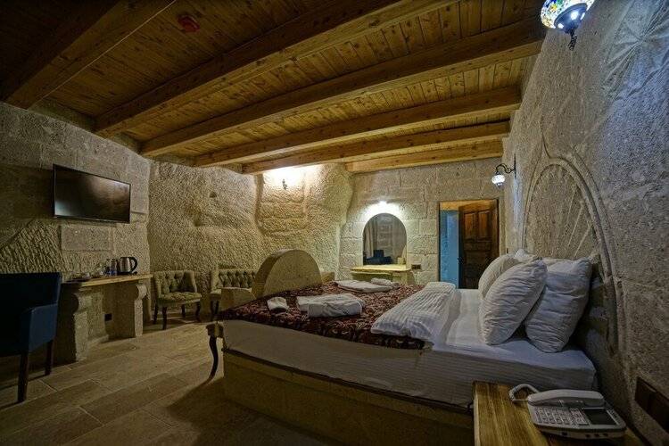 Zeus Cave Suites