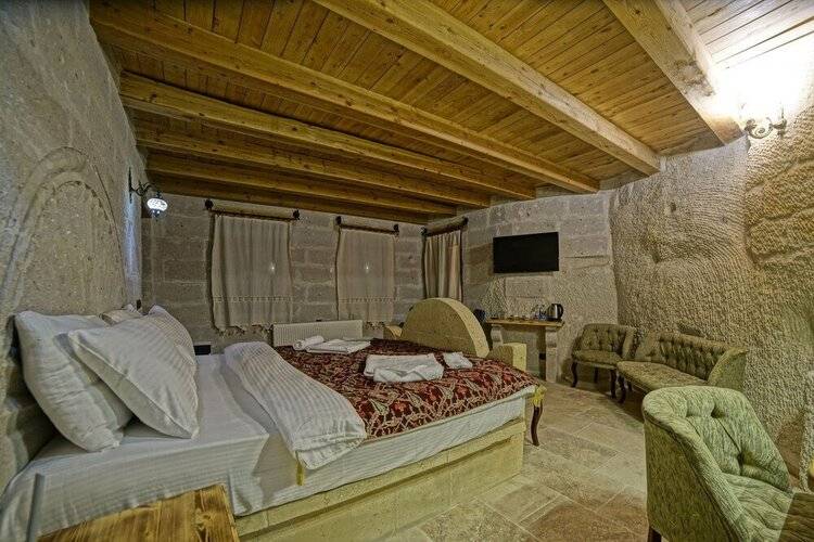 Zeus Cave Suites