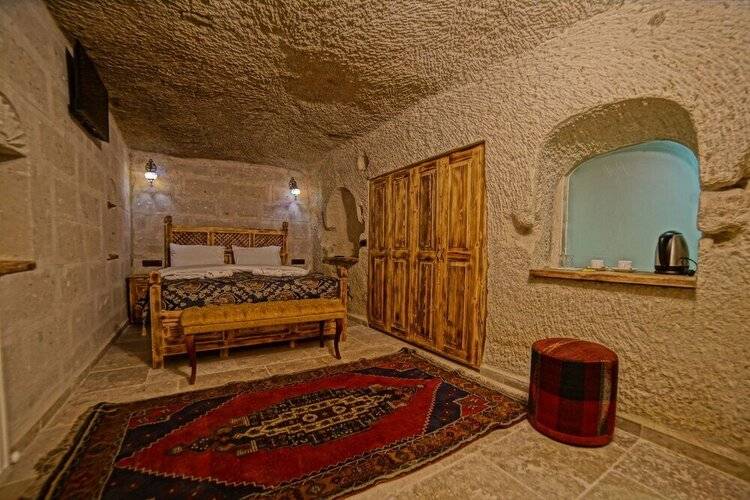 Zeus Cave Suites
