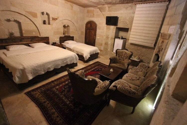 Family Cave Suites Hotel