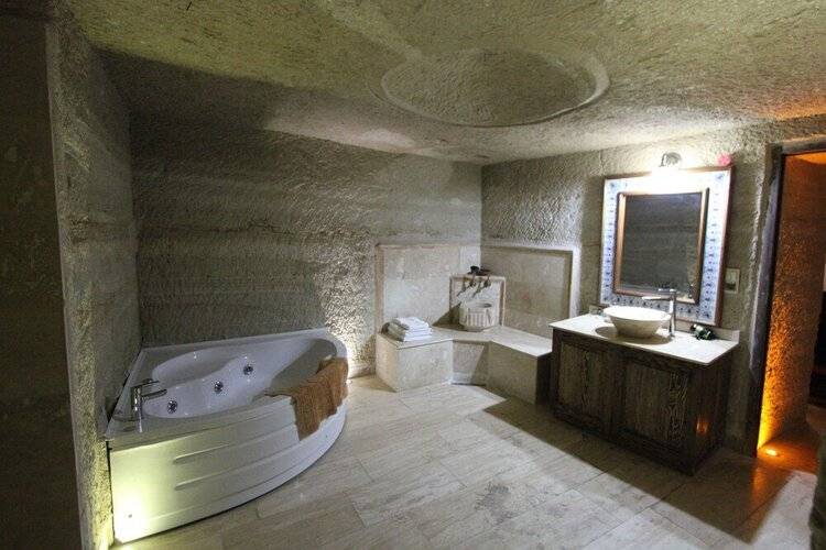 Family Cave Suites Hotel