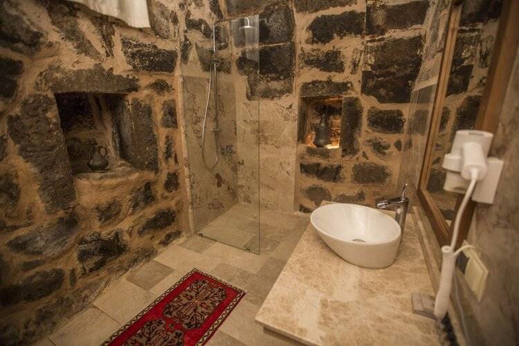 Helike Cave Hotel