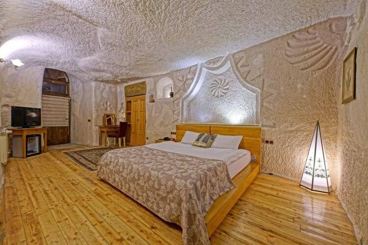 La Casa Cave
