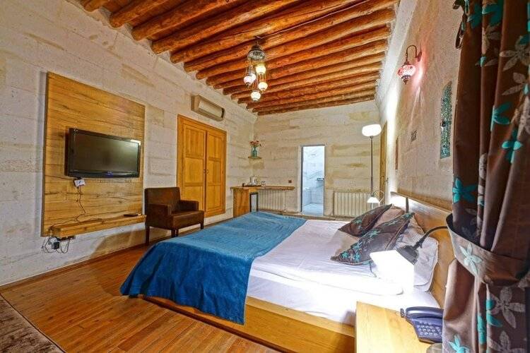 La Casa Cave