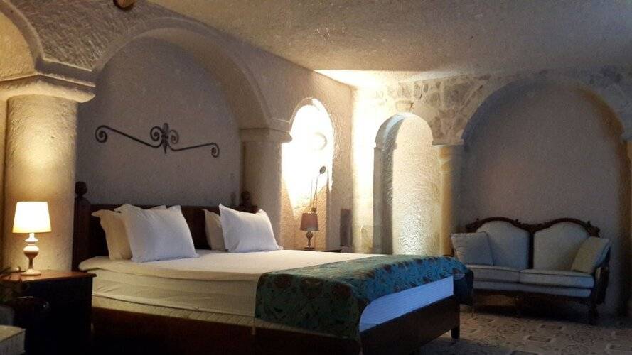 Hermes Cave Hotel