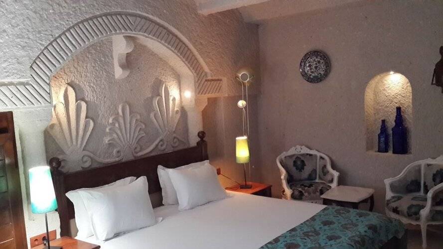 Hermes Cave Hotel
