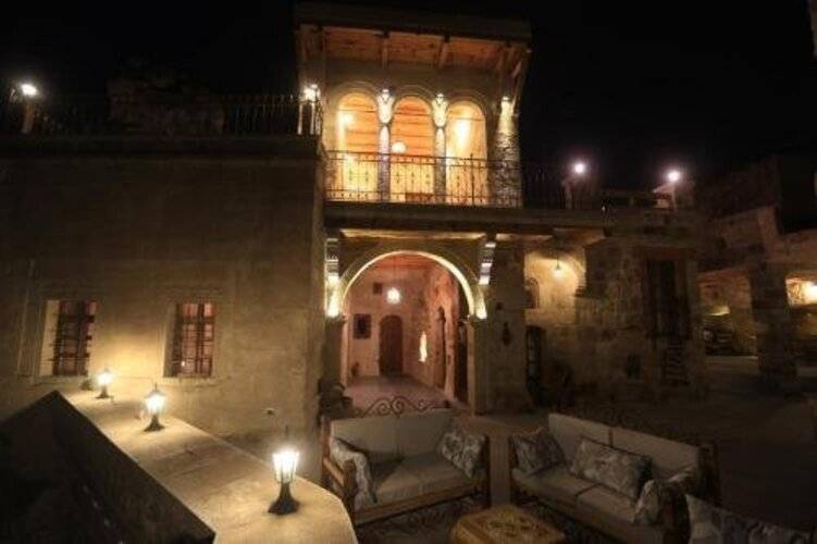 Abu Hayat Cave Suites
