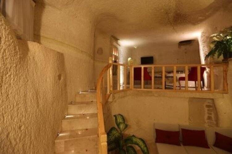 Abu Hayat Cave Suites