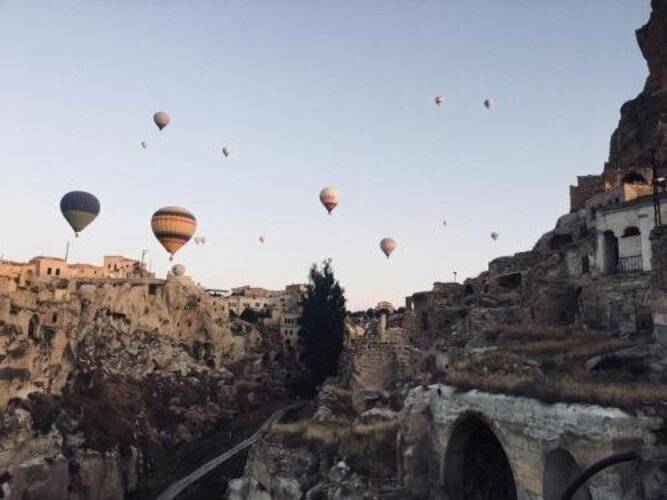 Abu Hayat Cave Suites
