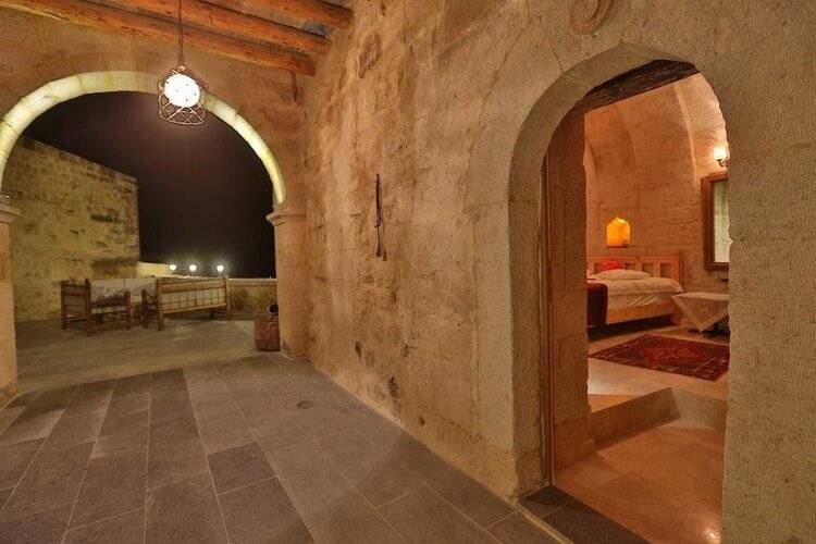Abu Hayat Cave Suites