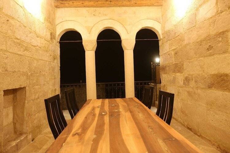 Abu Hayat Cave Suites