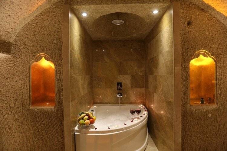 Abu Hayat Cave Suites