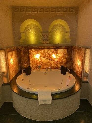 Abu Hayat Cave Suites