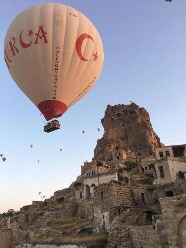 Abu Hayat Cave Suites