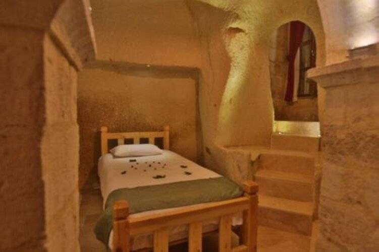 Abu Hayat Cave Suites