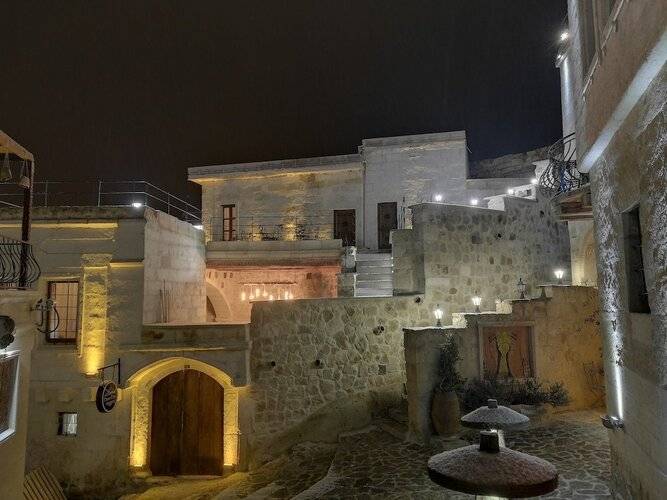 Carna Cave Hotel