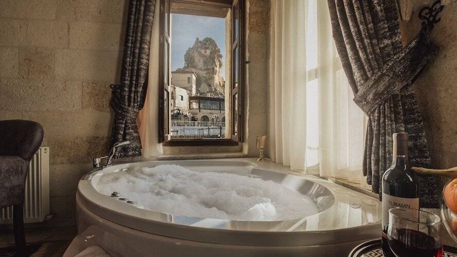 Carna Cave Hotel