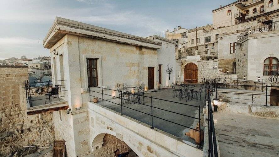 Carna Cave Hotel